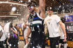 华体会体育在线入口今晚密尔沃基雄鹿临场应变——社区盾节点到来；气氛紧张；数据趋势出现新变化的简单介绍